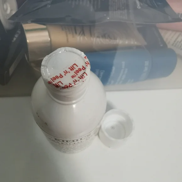 Kiehl's White Ultra Facial Toner - Picture 3 of 4